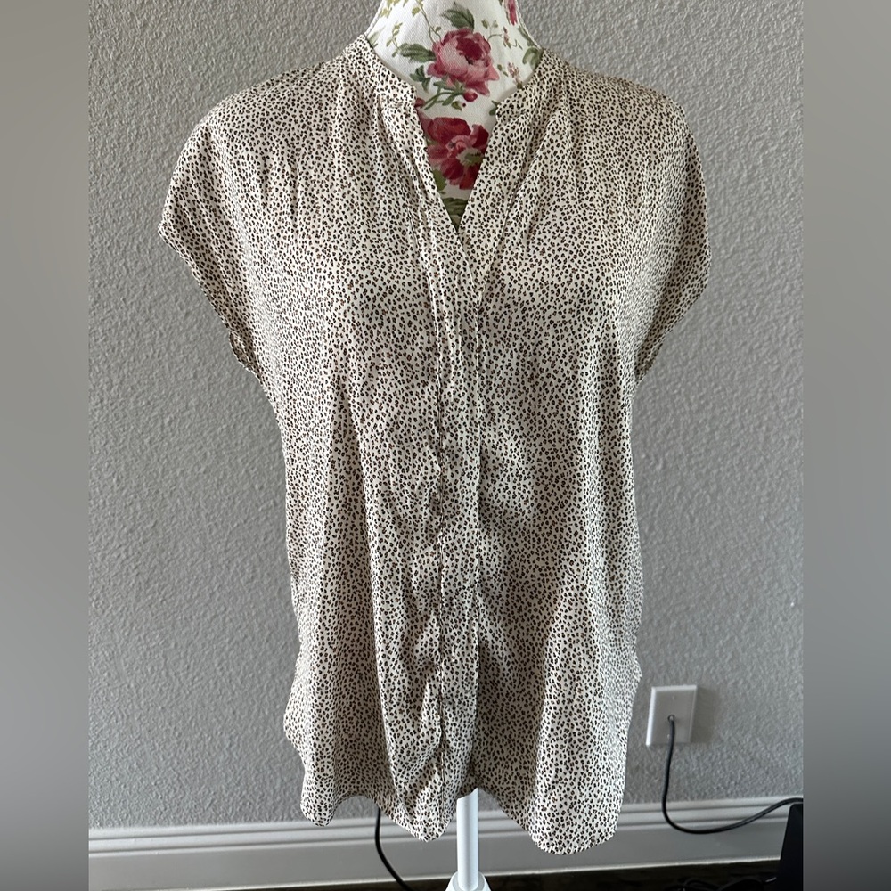 Banana Republic sleeveless blouse medium animal print cheetah button front - Picture 5 of 15